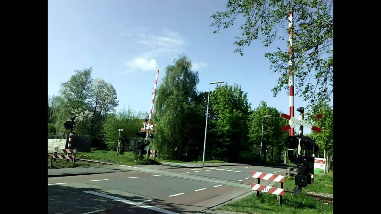 A new AHOB railroad crossing with old mechanical bells! in Hoorn (With a steam train)