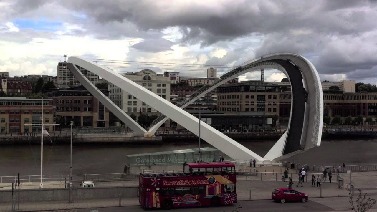 Gateshead Millennium Bridge - time-lapse video (HD 1920 &times; 1080)