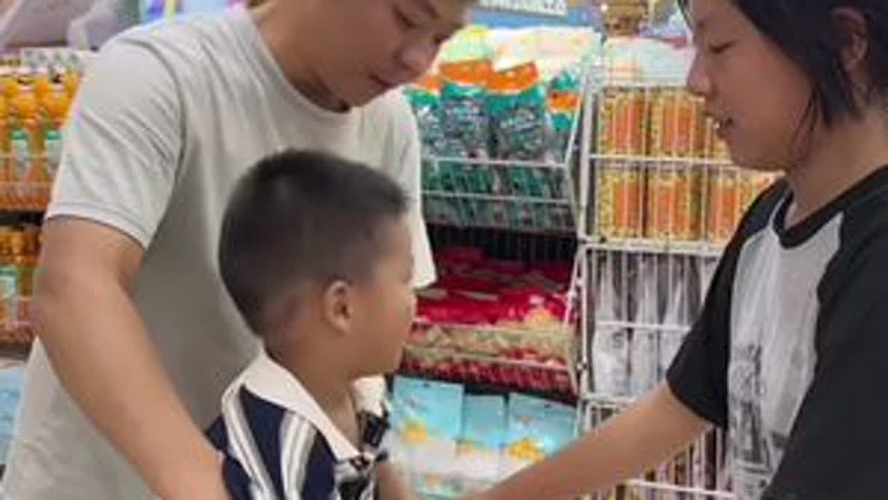 今天带侄女去把牙齿矫正了，顺便在超市买了一些东西去姐姐家看看，姐姐昨天去医院检查了，后面医生开了药就回来了，这几天排骨汤都少量吃了些看着比前几天精神好多了。#我的乡村生活 #记录真实生活 #农村...
