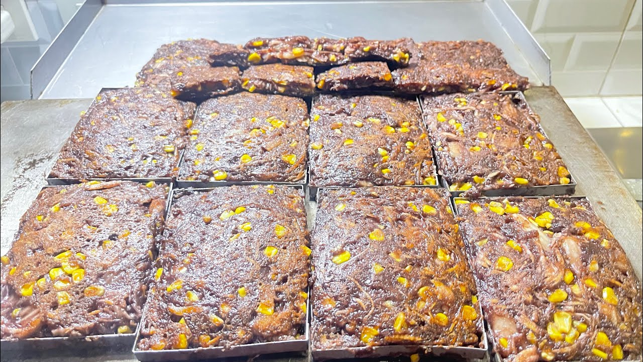 ขนมบ้าบินข้าวเหนียวดำมะพร้าวอ่อนข้าวโพด  หอมหวานมันอร่อย ￼