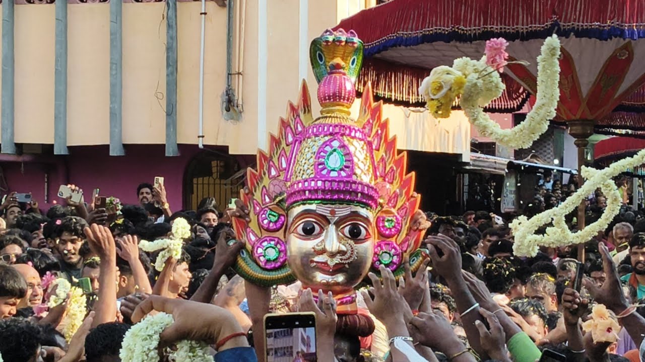 Gudiyattam Gangaiamman Sirasu Thiruvizha Girls School spot குடியாத்தம் கெங்கையம்மன் சிரசு திருவிழா