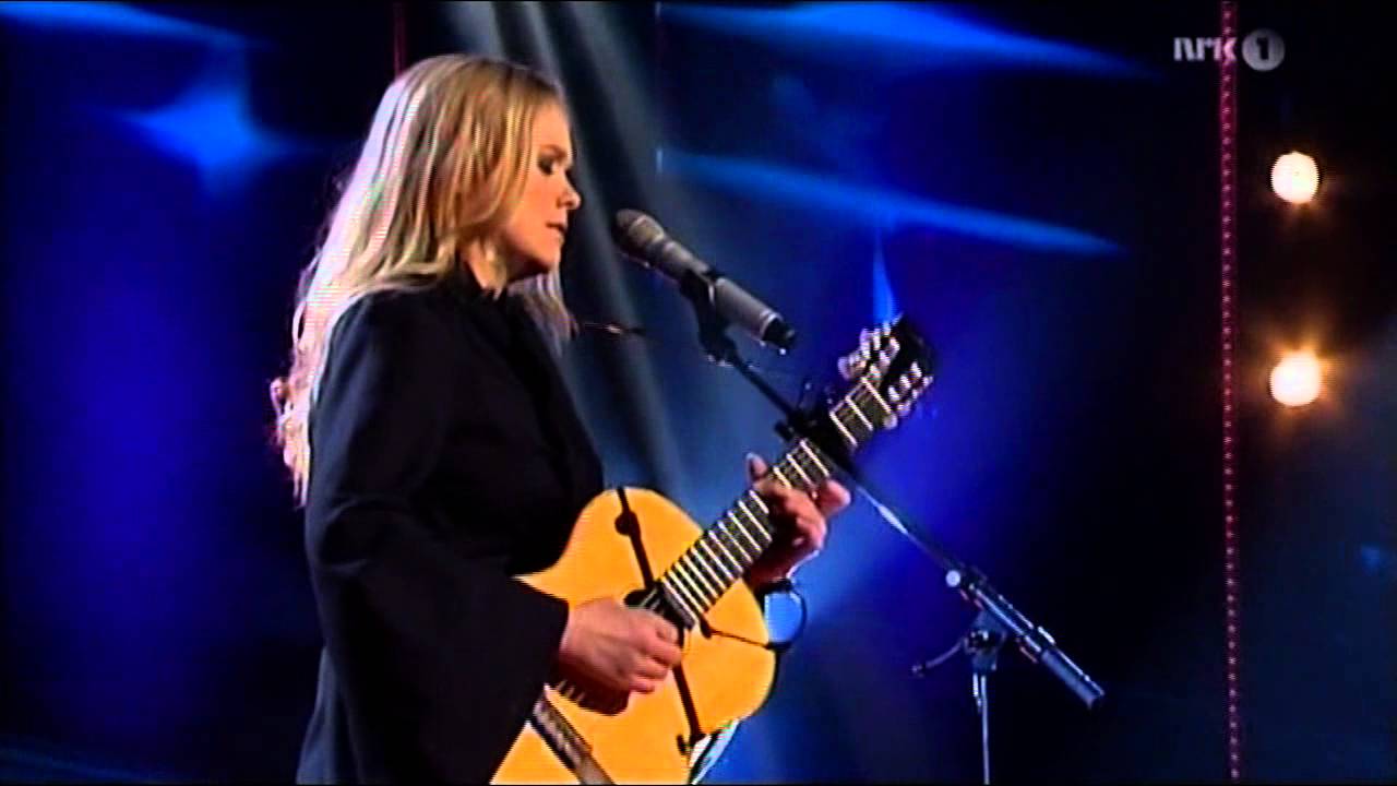 Ane Brun - Du gråter så store tåra (Skavlan, Dec. 2, 2011)