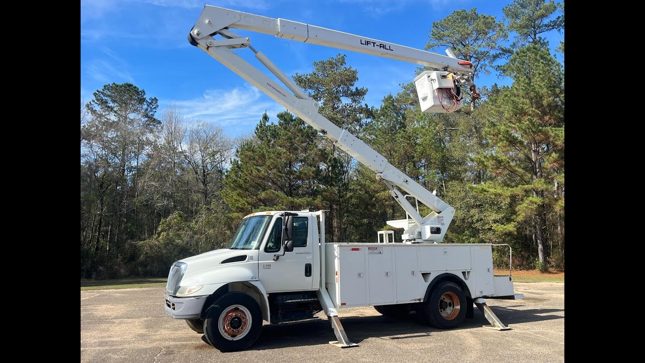 2007 International 4300 55' Bucket Truck (37,992 Miles)