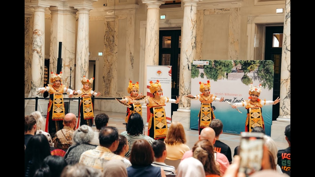 Wonderful Indonesia Rhythm of the Equator - Tari Legong Kupu kupu