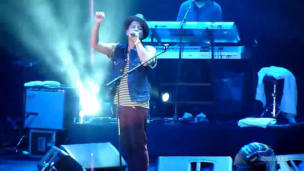 Bruno Mars - Just the Way You are (Live in Jakarta, Indonesia, 5 April 2011)