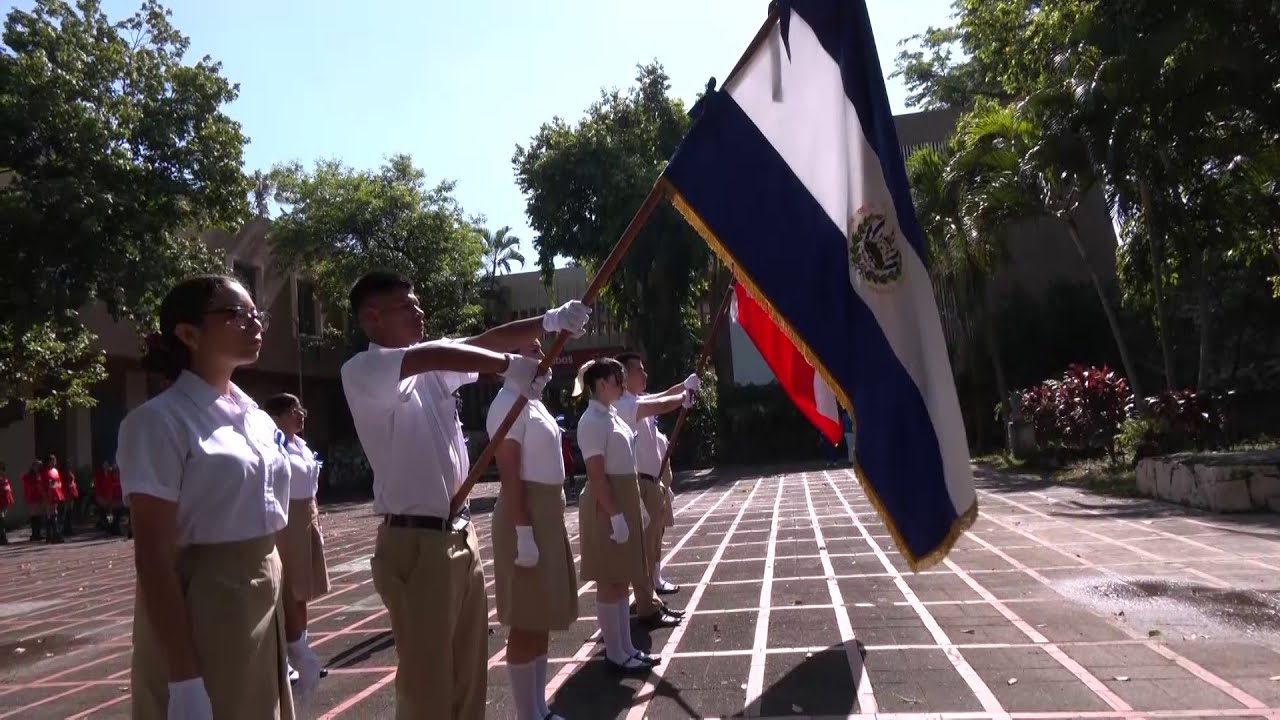 Inauguración del mes cívico en centros escolares