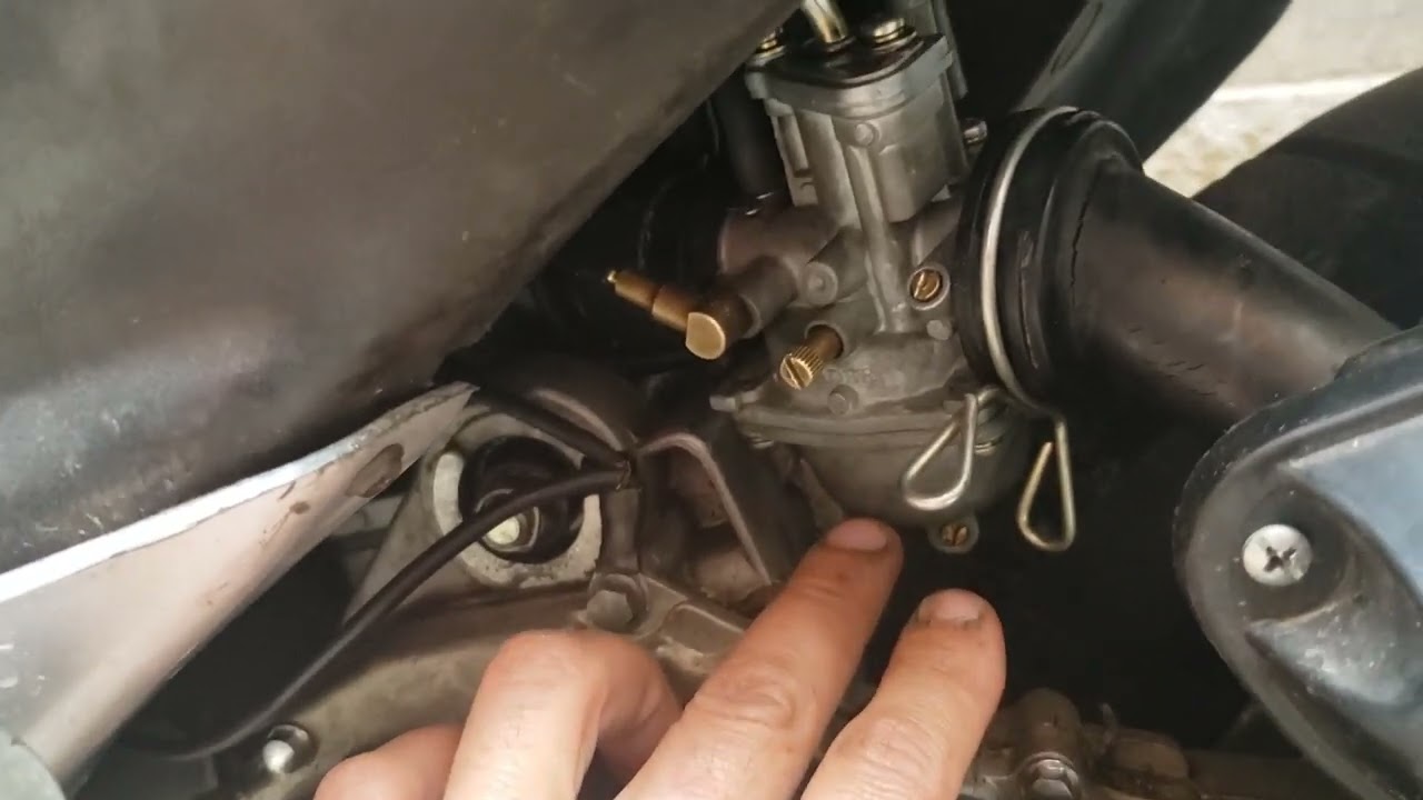 Por que mi moto usa aceite 2 Tiempos  🤔 y donde se le pone Vento Zip R3