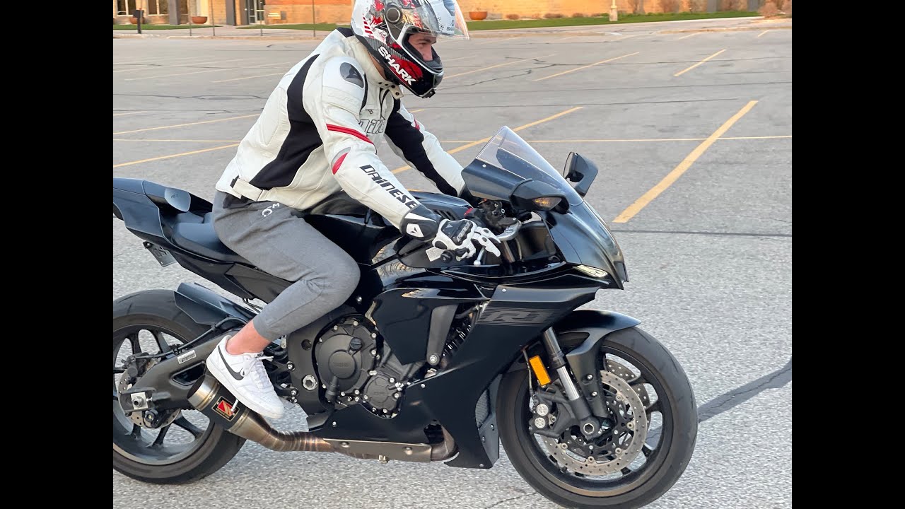 Learning to ride on a Yamaha R1