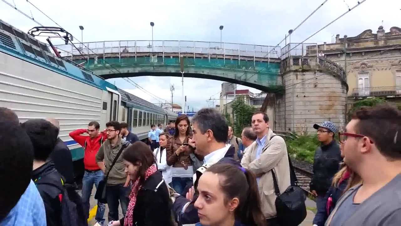 Napoli, un guasto manda in tilt la circolazione dei treni