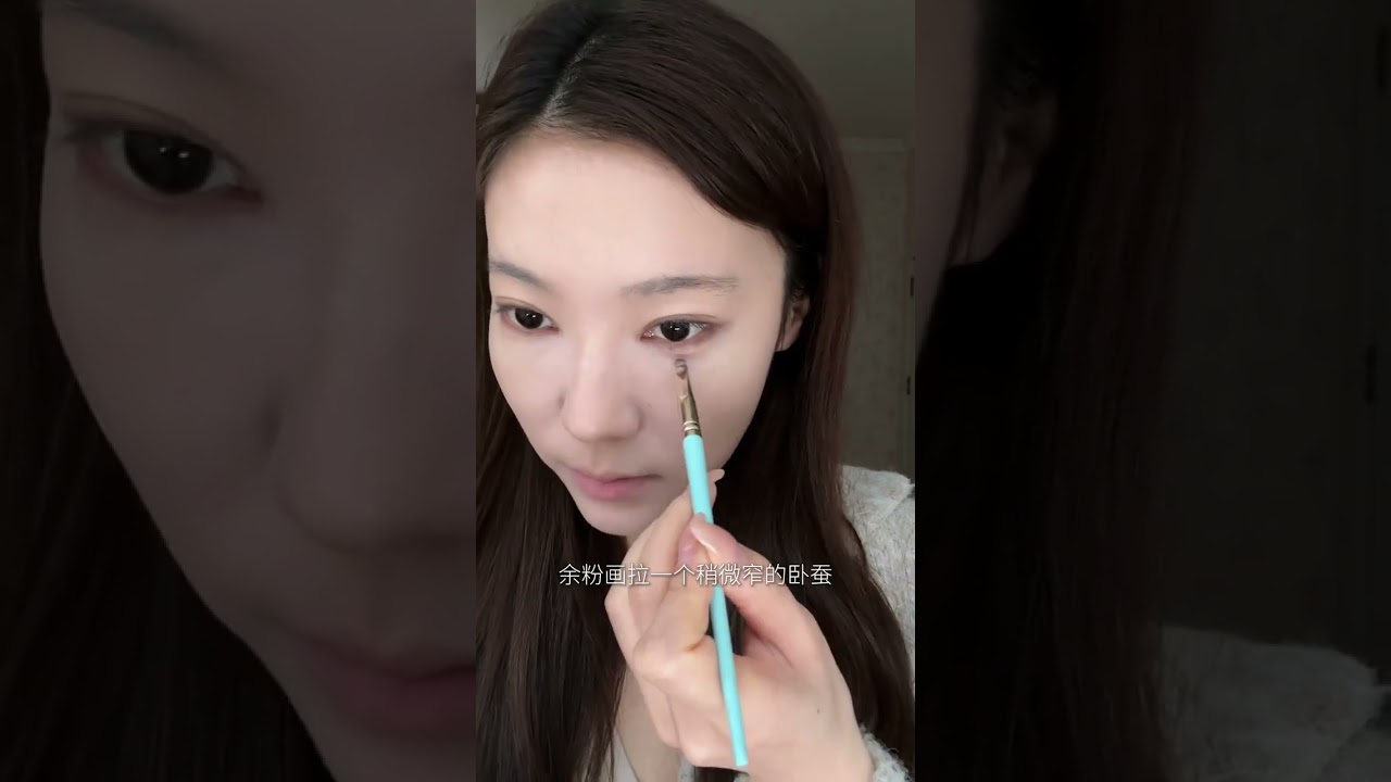 Flawless Makeup Look: The Natural Look Hack That's Taking Over the Internet