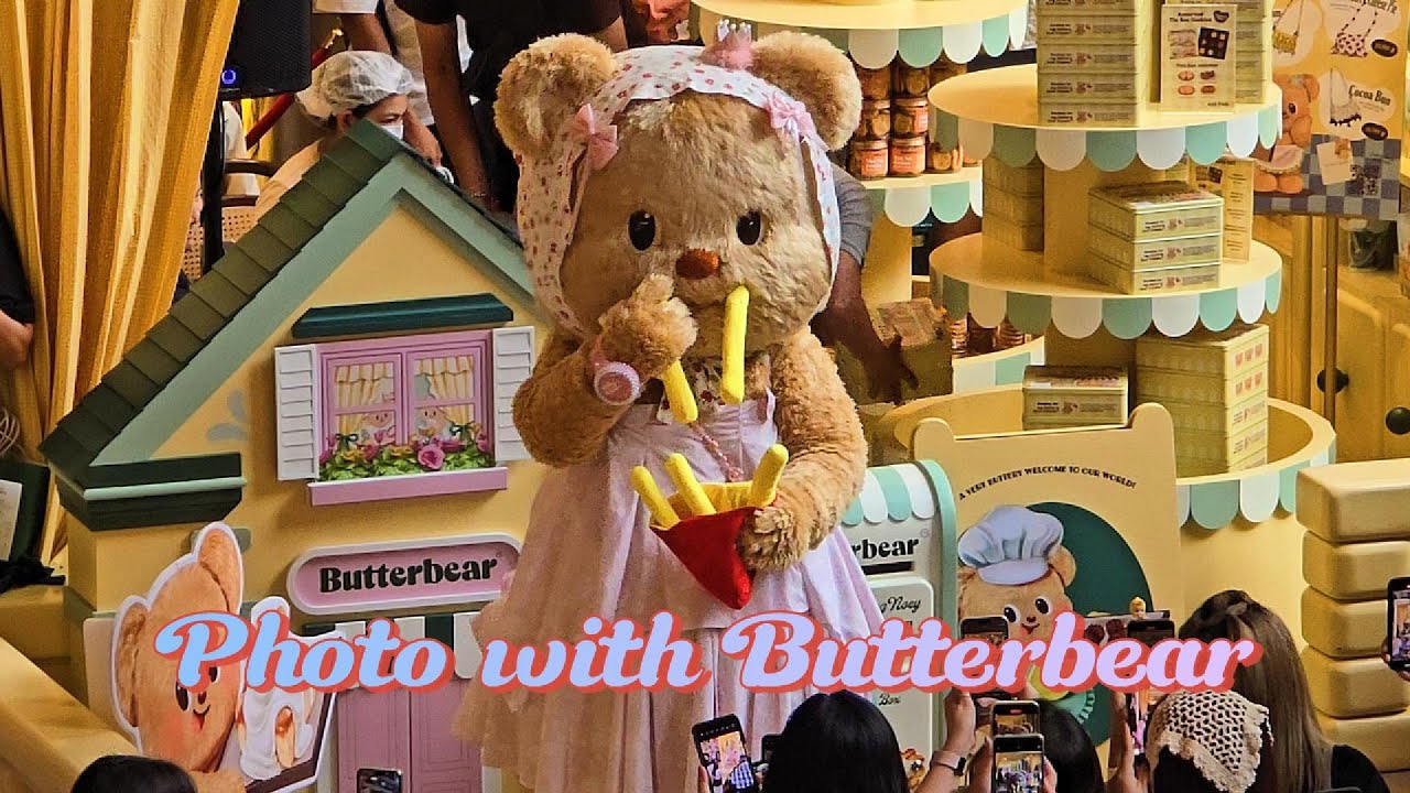 บรรยากาศถ่ายรูปกับน้องหมีเนยวันที่ 17 สิงหาคม 2657  - Butterbear taking photos with her fans