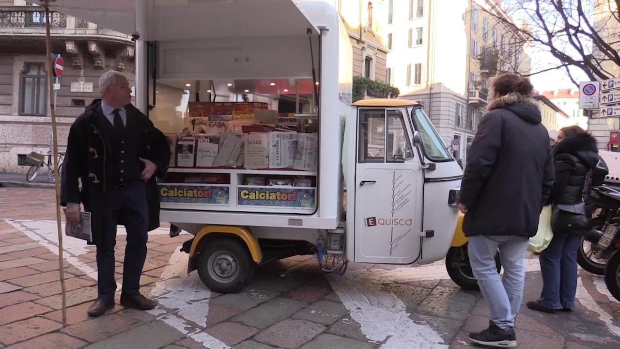 La Ape diventa edicola mobile, così a Milano si combatte la crisi dei quotidiani