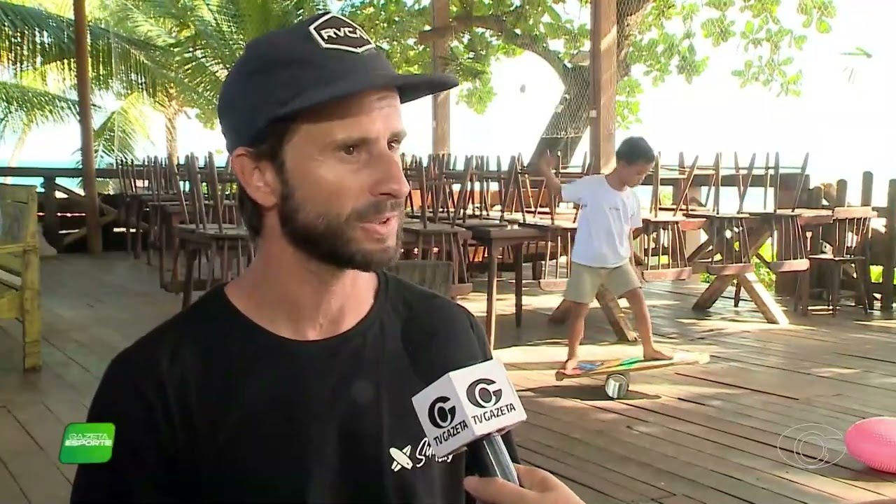 Conheça a história de João do "Fusca", surfista de apenas 6 anos de idade