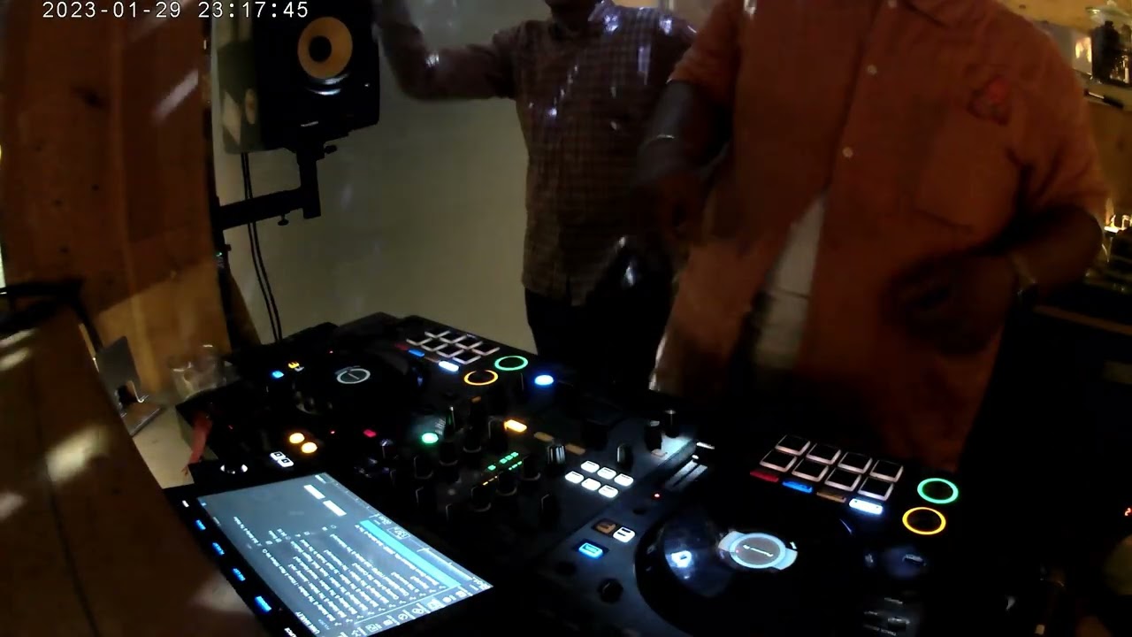 DJ ROY MACAN at OLIV BAR - COMO SONORES. SUNDAY 25 APRIL 2025