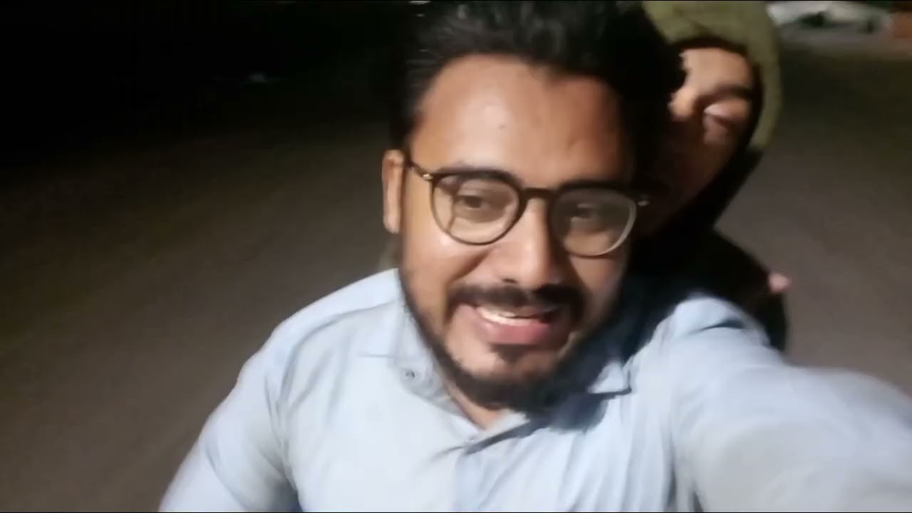Last weekemd of Shaban raat me bhi itne log ghomne ae huew 🤔🤔🤷