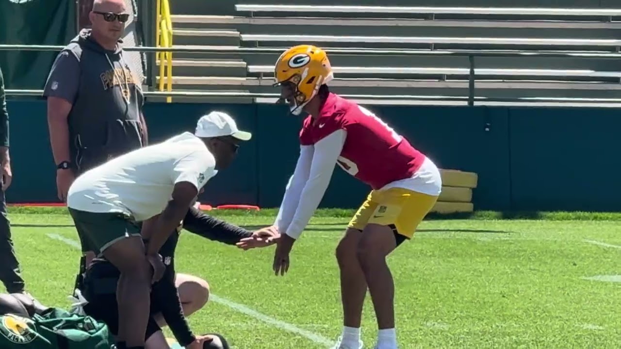 Jordan Love and QBs at Packers OTAs