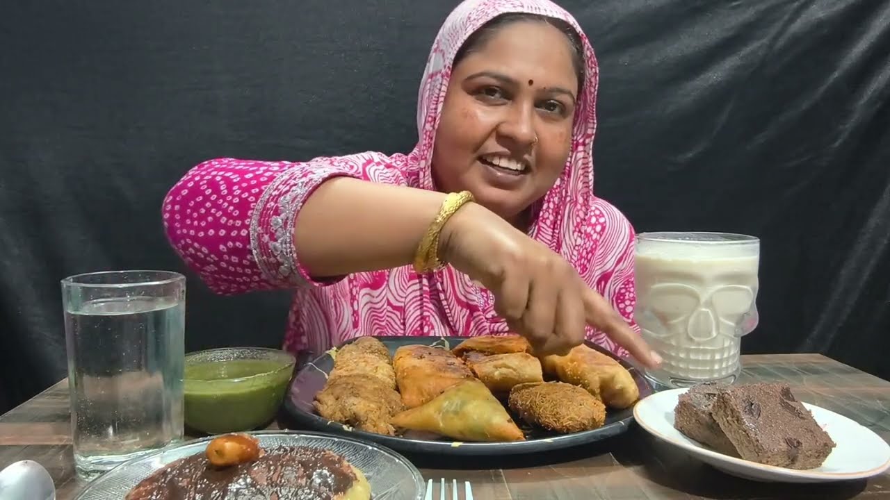 Eating Crispy chicken samosa, buttery paratha, tasty sticks #mukbang #food #chicken 