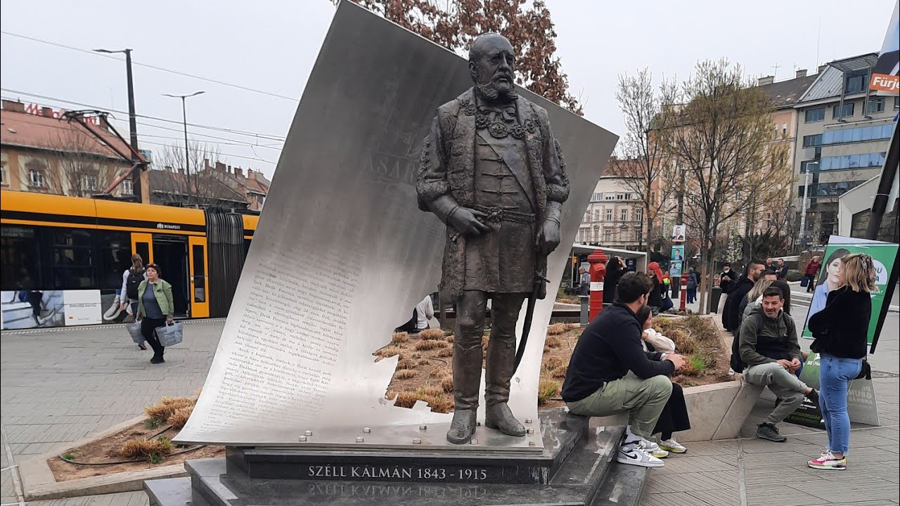 Járművek a Széll Kálmán téren