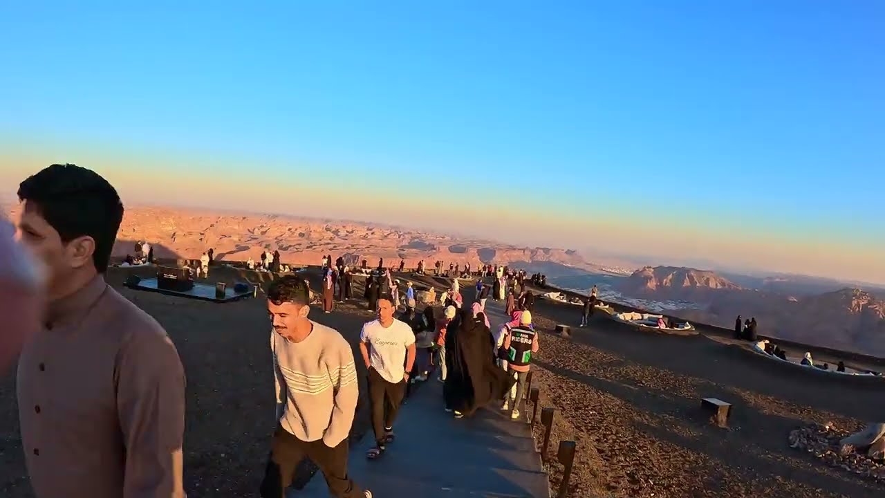 رحلة العلا مدينة دادان وجلسة في مطل الحرة