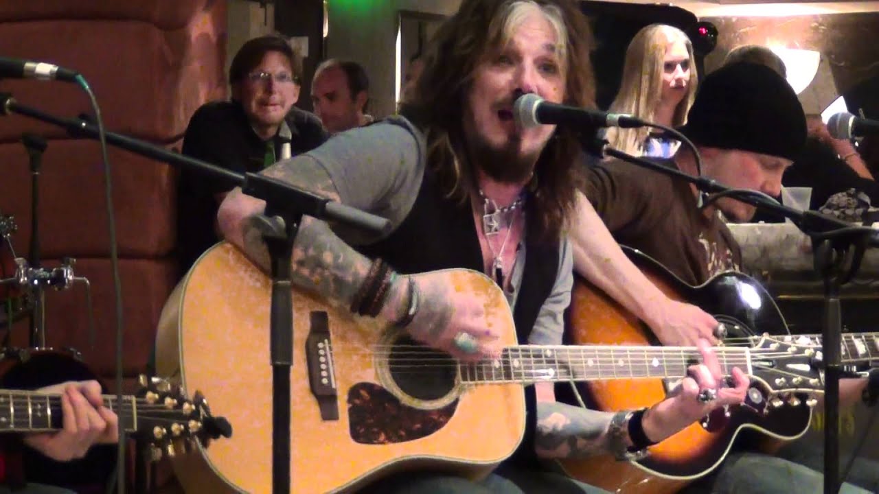 John CORABI Monsters of rock cruise 2012 (Hooligan's holiday)