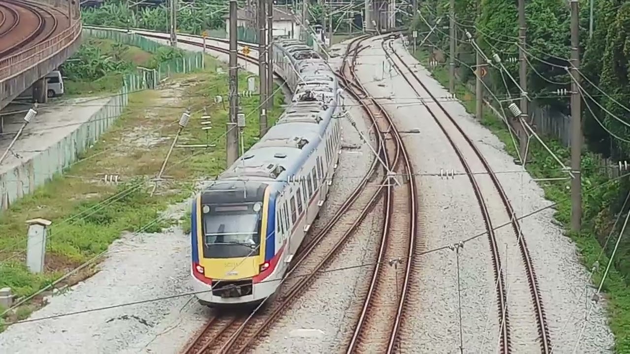 Noisy Tracks! KTM Komuter [SCS 11] Passing by at Bangsar