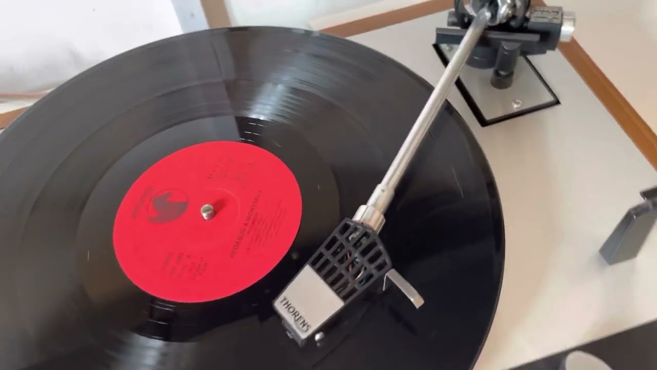 Thorens, Shure v-15, Cyrus One, Bowers & Wilkins
