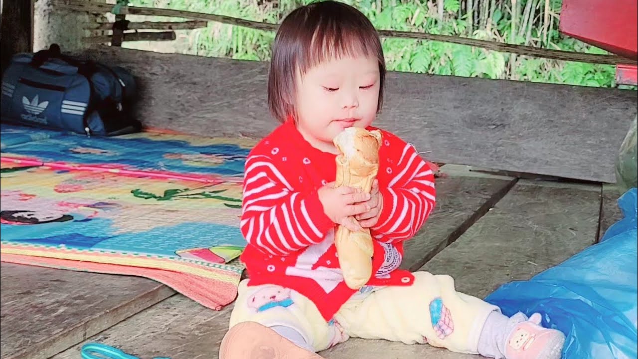 The daily struggles of a single mother and her child.