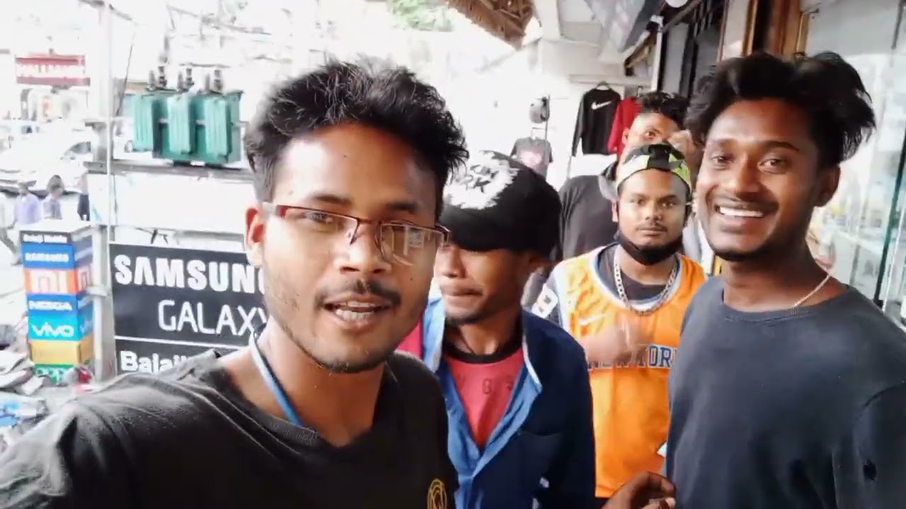 Apna Ravi dost camera le liya, Ravi  DDR crow channel me kam karta hai.
