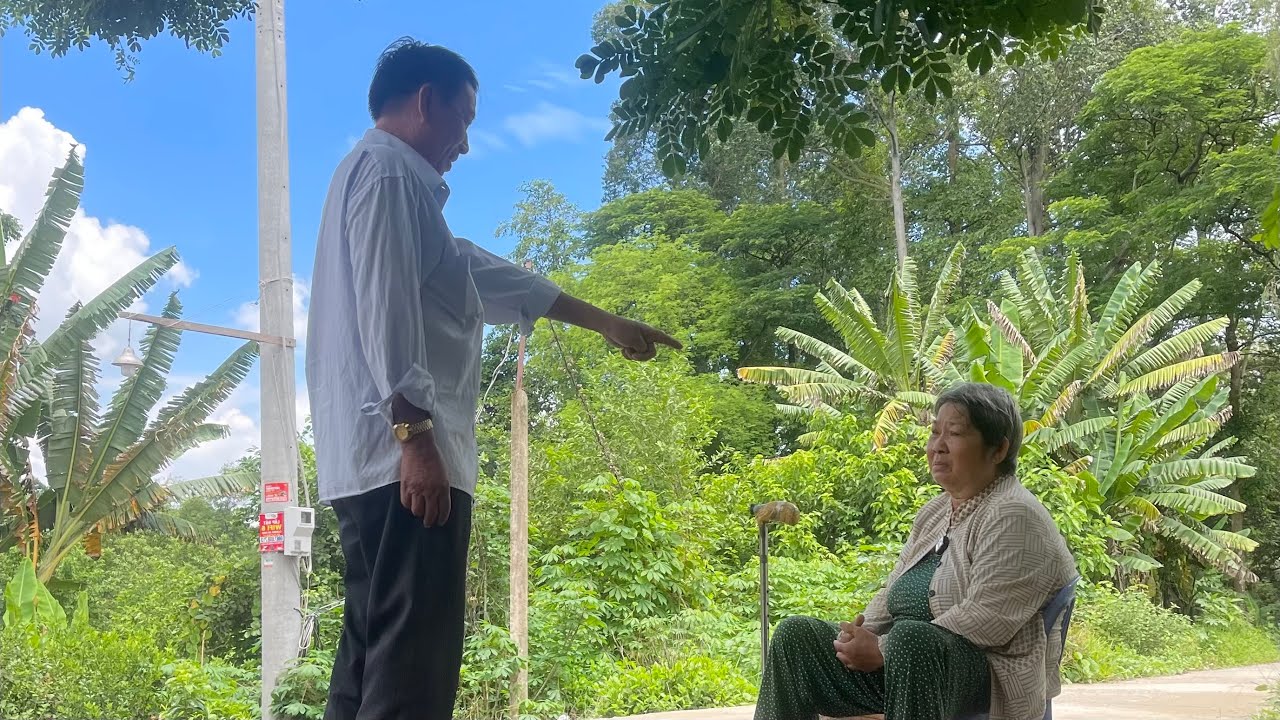 Phát Hiện Người Phụ Nữ Bị Ra Đường GÌ không Tiền Đóng Trọ