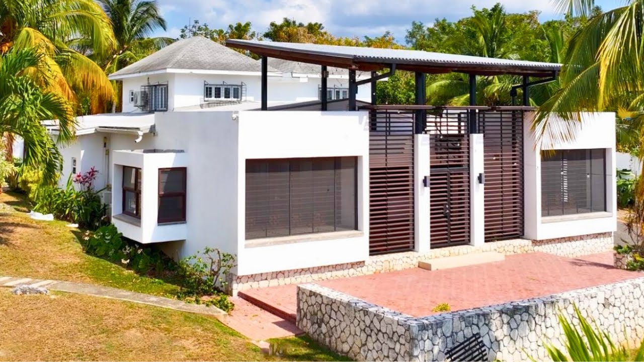 Upscale Neighborhood 4 Bedroom 3 Bathroom House At Montclair Dr, Beverly Hills, St Andrew, Jamaica