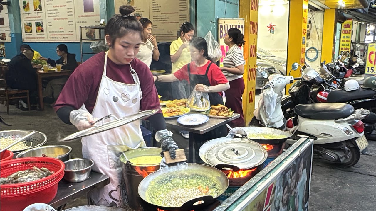 ♻️Khách tưng bừng! Cô 3 đổ bánh xèo như cái máy vẫn không kịp