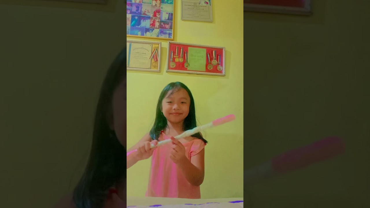 first hawakan mo yung baton at yung bad finger mo itulak mosa baton yun lang guys bye