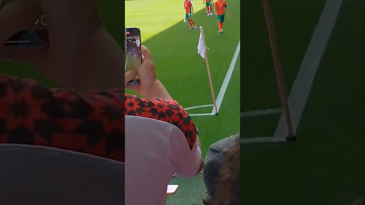 match Argentine Maroc (2-1)(envahissement de terrain de terrain des marocains après le second but 😅)