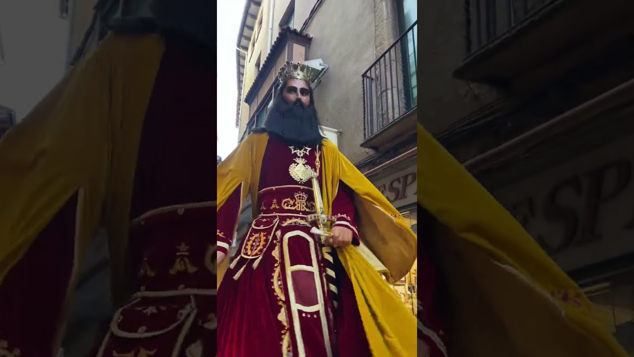 Gegants de la ciutat de Vic, ballant ‘A la festa’ pel Mercat del Ram - 23/03/2024.