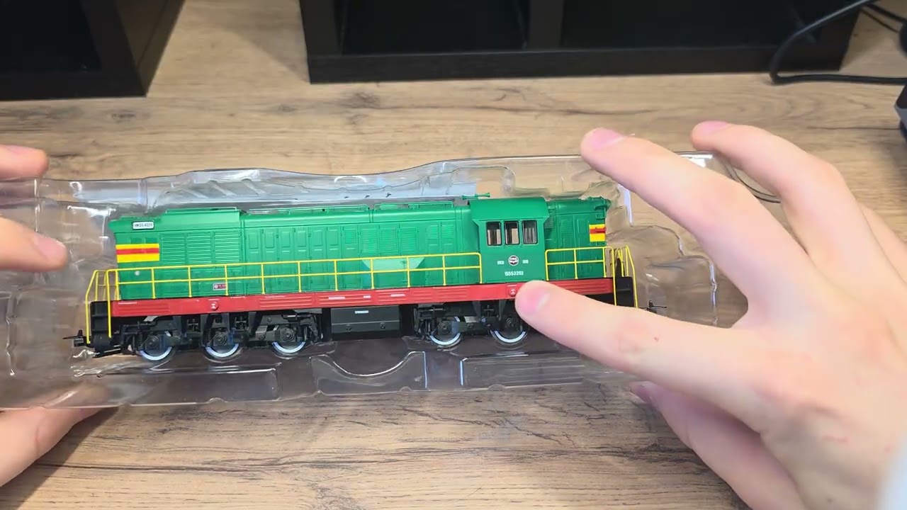 Модель дизельного маневрового тепловоза ЧМЭ 3 в масштабе 1/87 PIKO!
