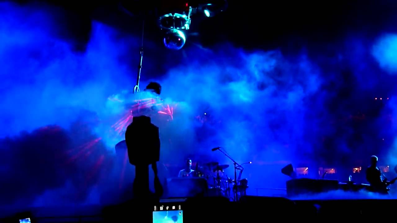 U2 - Milano 08/07/2009 - Ultraviolet (Light My Way) (complete song) HD