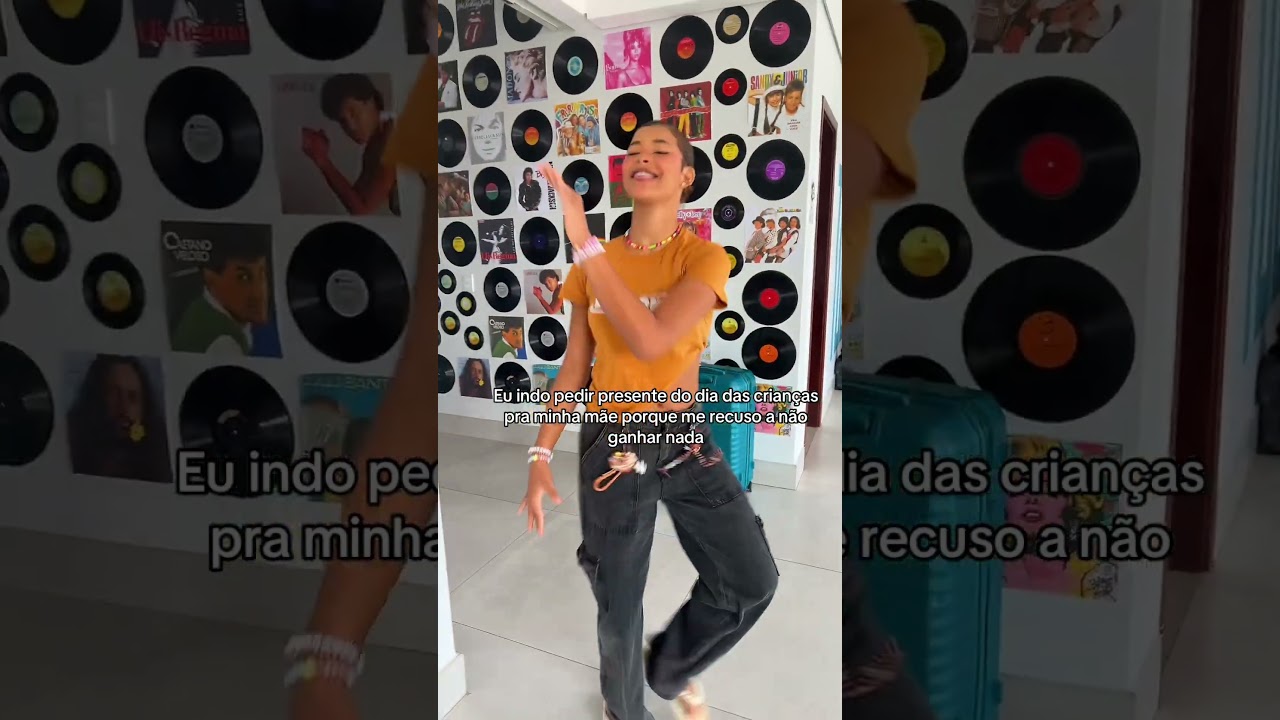 Crian&ccedil;a interna quer brinquedo