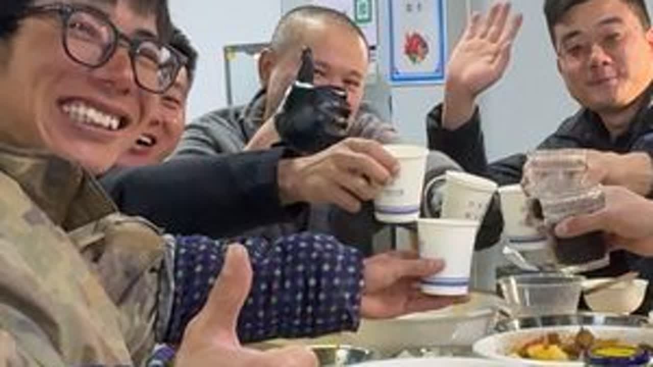 成功穿越可可西里无人区浑身脏兮兮，马上过年了在“天路驿站”整理一下个人卫生好迎接新年！感谢中国交建！感恩帮助我的每一个好心人！#感恩 #长途骑行 #青藏线 #记录真实生活