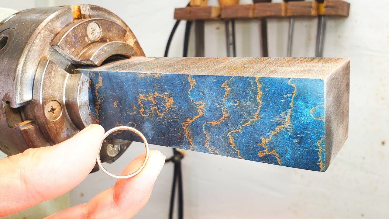 Woodturning Maple in resin ring stand 【職人技】木工旋盤を使用してリングスタンドを作る