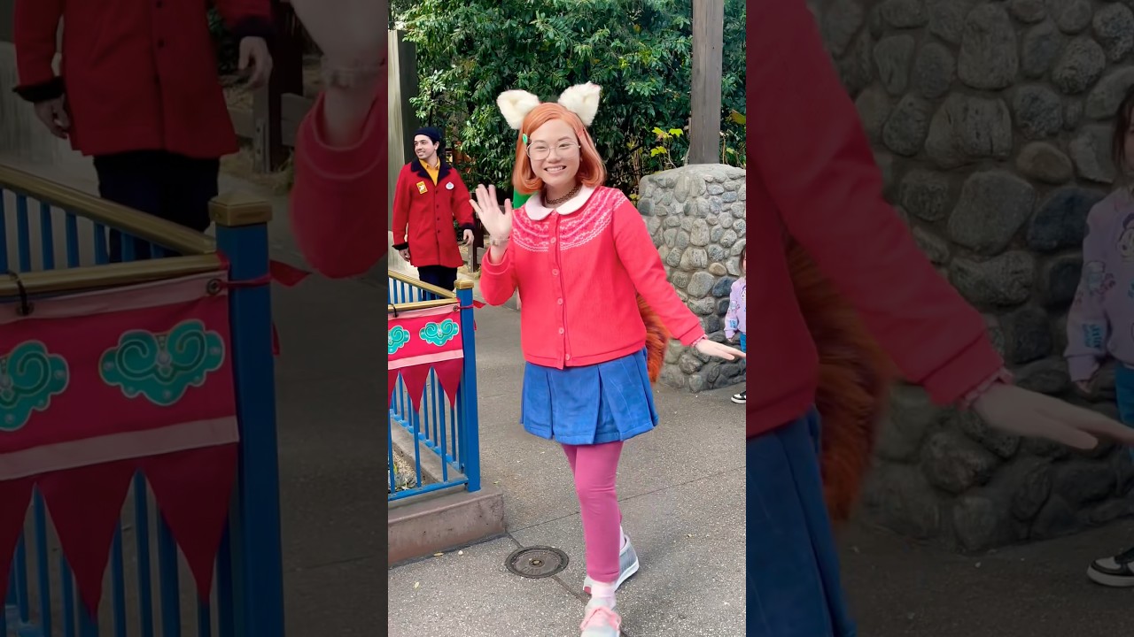 Meet Meilin And Ming Lee From Turning Red - Disney California Adventure #turningred #meilin #meimei