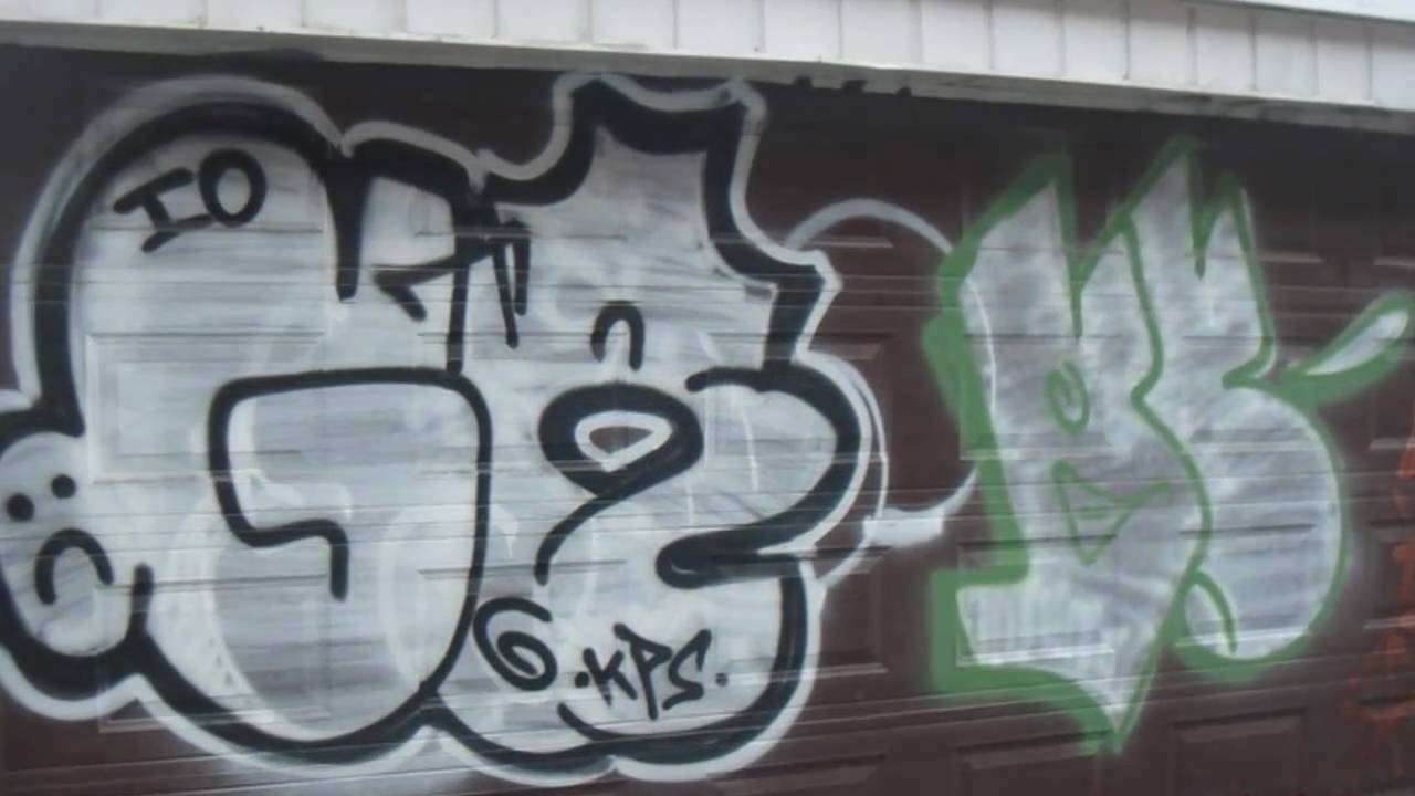 TORONTO GRAFFITI BOMBING THROW UP