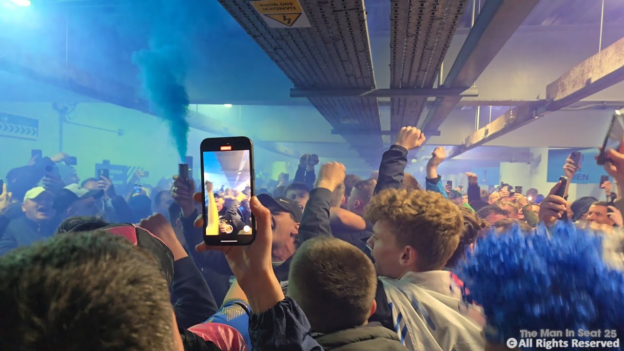 Champion🏆Leicester fans celebrate at Preston