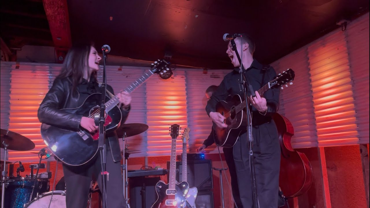 Between Us – Oskar & Julia (LIVE!)