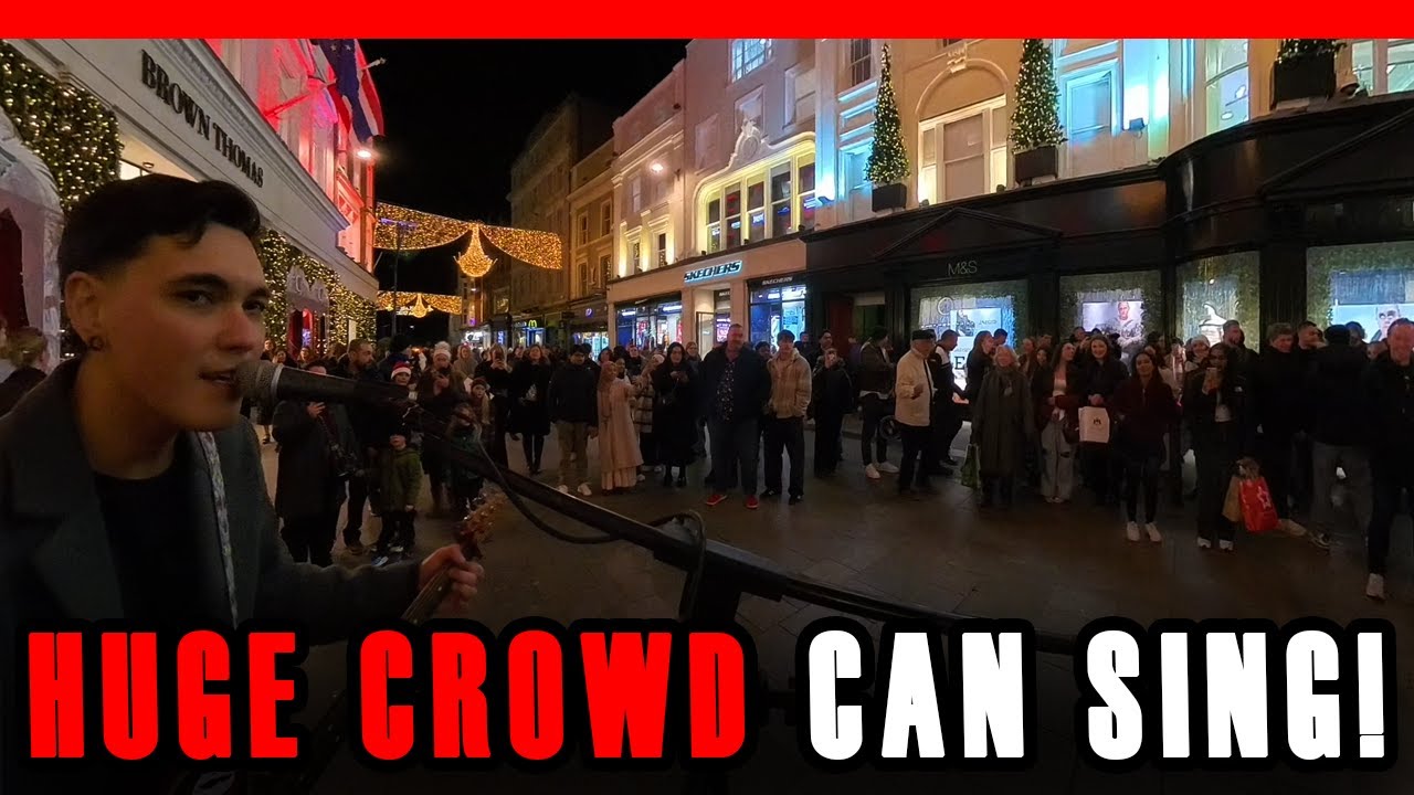 When the Festive Spirit Takes Over: HUGE CROWD Sings Their Hearts Out! 🎤✨🎄