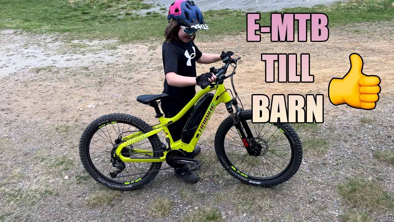 Familjecykling på E-MTB utanför Nora
