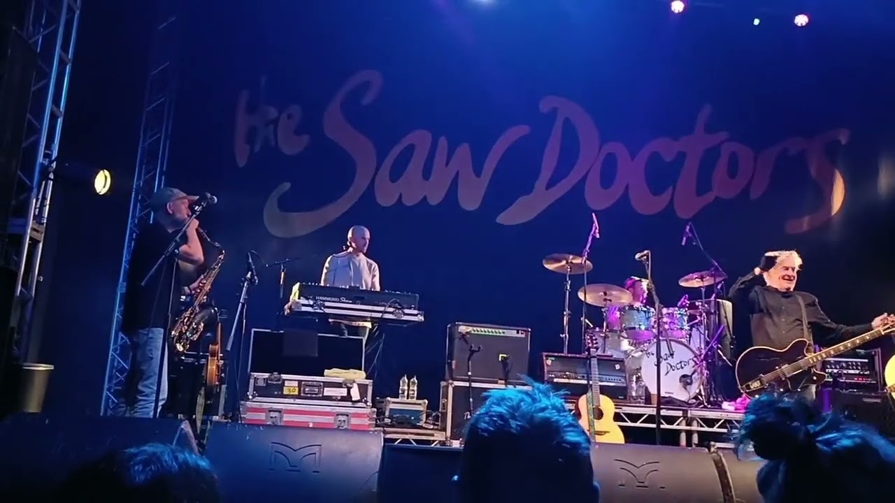 'Daydream Believer' - The Saw Doctors.                         Leeds O2 Academy - 11/11/23