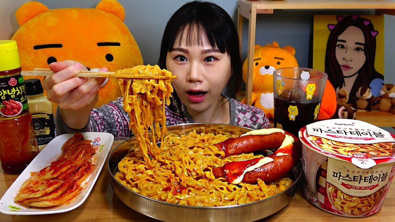 Самян Тувумбы Pasta & Kiełbasa колбасы Мок-Бэнг