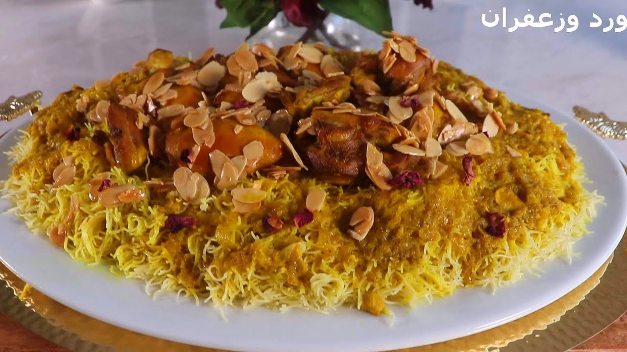 جربوها للعشا او الغداء شعرية السفّة مسقية بالدجاج متسخاوش تهزوا يديكم منها بنينة بلا قياس