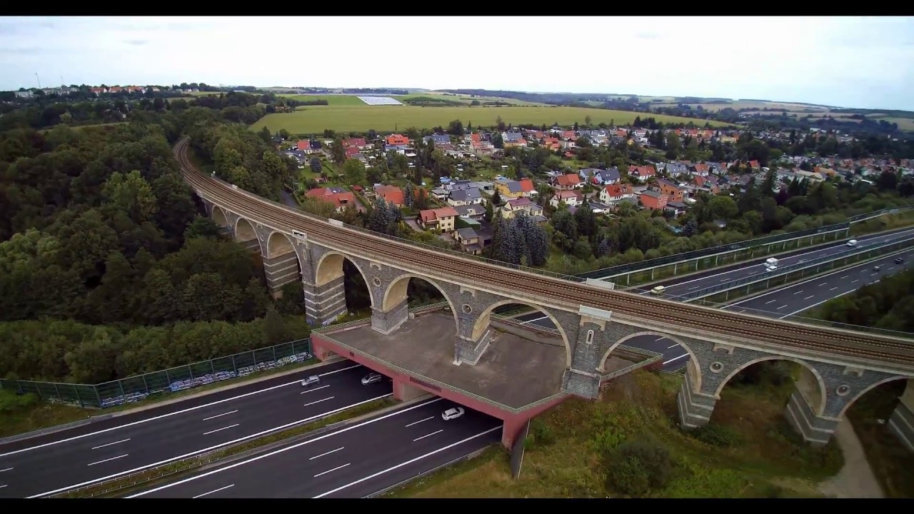 Drohnenflug über den Bahrebachmühlenviadukt an der A4