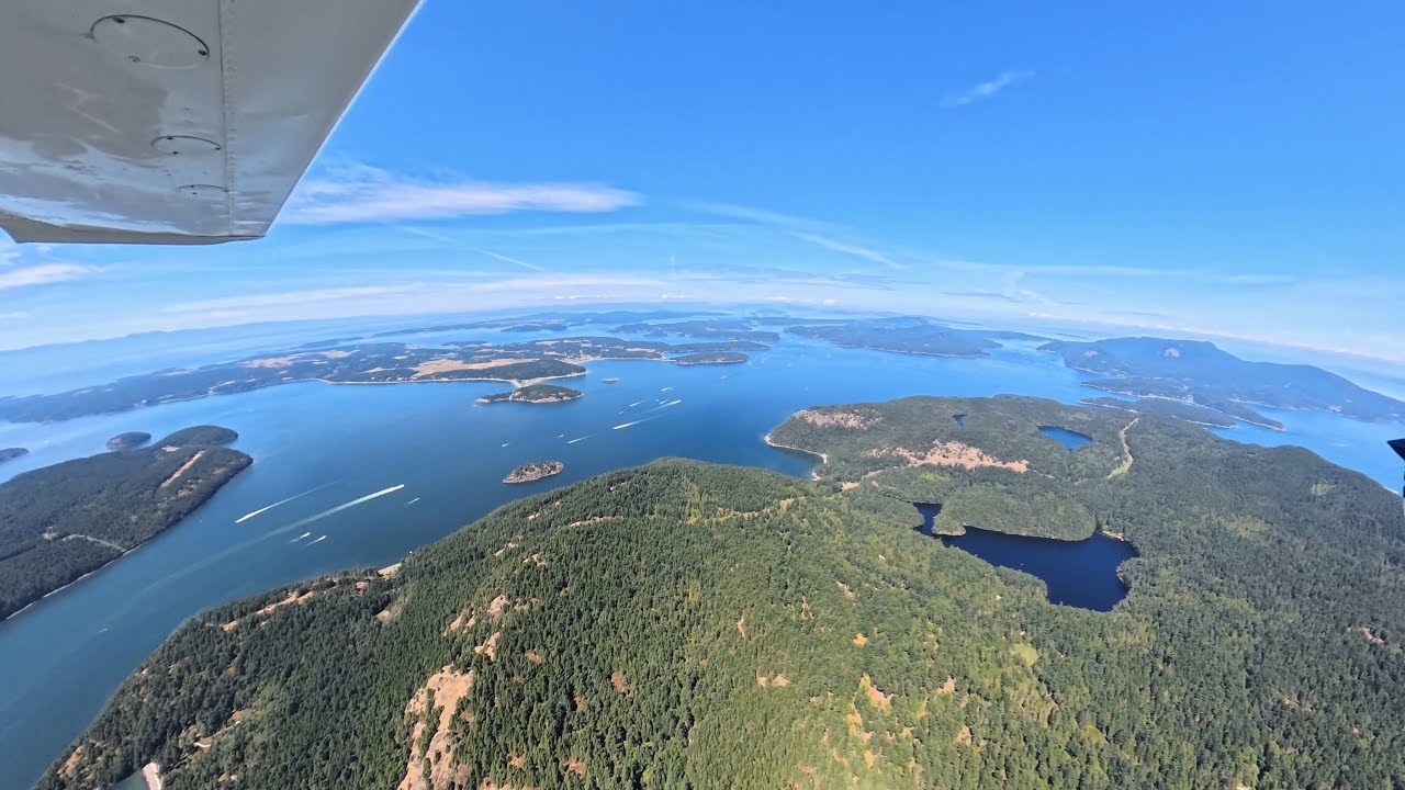 Landing at Roche Harbor Airport (WA09)
